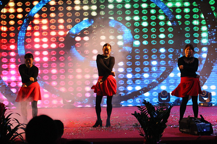 搖起來嗨起來.jpg 搖起來嗨起來.jpg